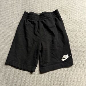 Nike boys Black pull on athletic active casual Shorts size medium 5/6 EUC